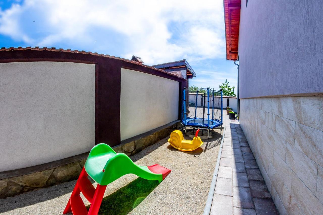 Hotel Casa Alex Novaci-Străini Exterior foto